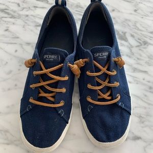 Women’s crest vibe navy linen sneaker